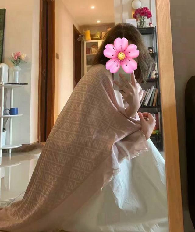 新款 芬迪 Zg同步2025最新款 重磅推荐F字母标志，太美了 ，永不过时，好货不怕晚，经典款F家人手必备一条最最经典款采用暗纹提花技术重新演绎图案 质地柔软而