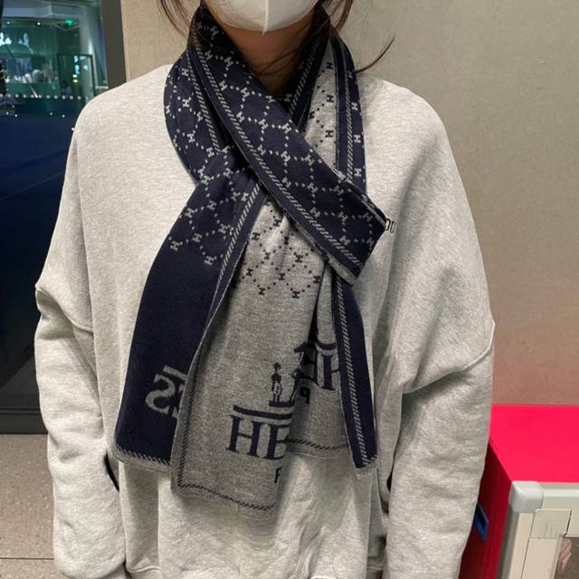 爱马仕羊绒长巾顶级原单正品旷世绝美，顶级高端货 绝对值得珍藏 专柜限量哦有钱都很难订到顶级进口客供山羊绒针织围巾，整条围巾全部手工订制针织，品质上乘送人自用绝对