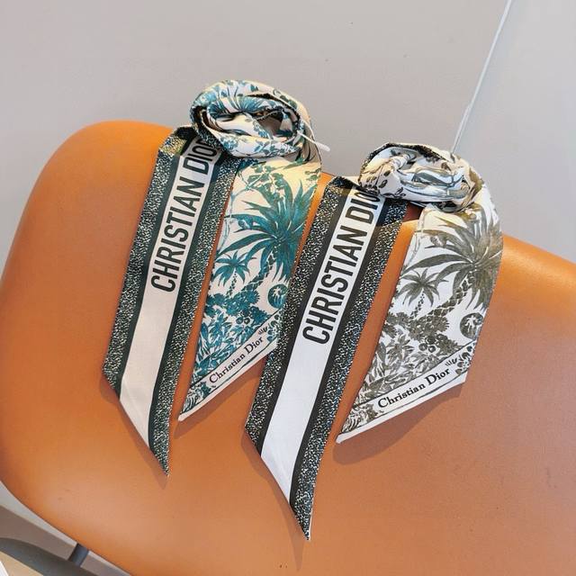 迪奥Dior最新双层束发带。真心的越看越好看而且多Way用法，随便怎么搭配都好有腔调.超级柔软6100顶级进口双层真丝小飘带