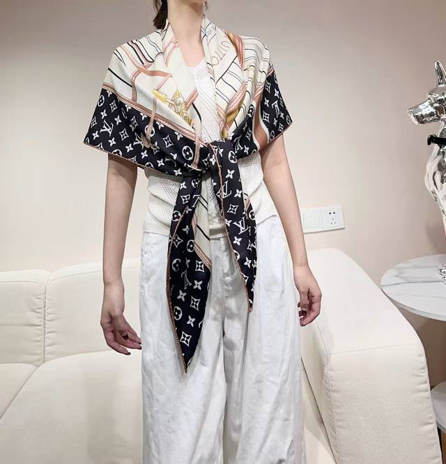 Louis Vuitton 90 手感柔软绝对独一无二金字塔尖的数码印花， My Neverfull 丝绒大方巾回溯 Neverfull 手袋的考究格调，向品牌