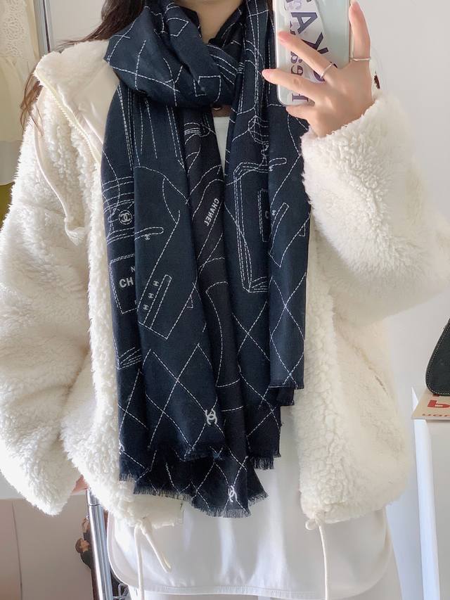 上新羊绒披肩长巾！强烈推荐价格p超美！实物更美羊绒面料！纹理清晰、细腻可见 每一个套色、每一个笔触，都是用心去勾画。这是一款以线条为主的风格， 都是以工笔素描的