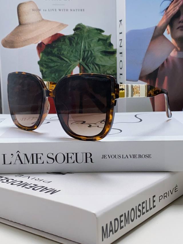 Burberry巴宝莉 2025新款韩版大框宽腿个性超快名媛风墨镜男女通用网红同款显瘦新太阳眼镜 战马配经典格纹