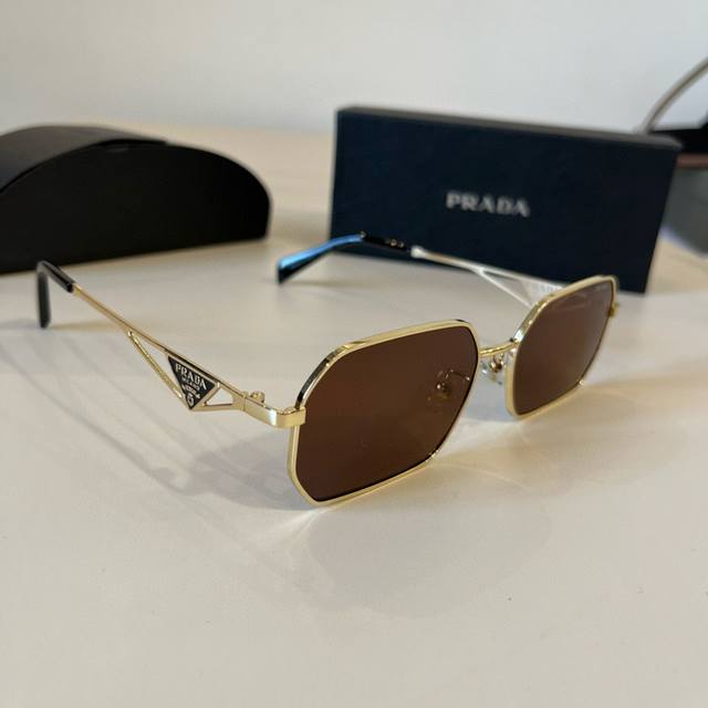 prada 普拉达 界级大师制造. ！男士墨镜 高档 潮流时尚百搭男士款百搭瘦脸太阳镜 高品质 ！开车太阳镜 ！