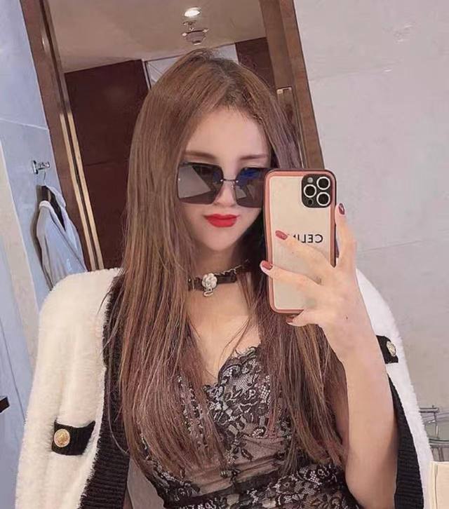 Dior-迪奥 2025开春新款 潮流爆款 时尚方框太阳镜 高品质 佩戴舒适 网红潮款墨镜 型号：D9681