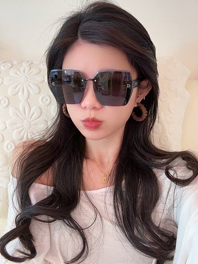 Dior-迪奥 2025开春新款 潮流爆款 时尚方框太阳镜 高品质 佩戴舒适 网红潮款墨镜 女士高清太阳镜 高品质Tr镜框 型号：Cd0291