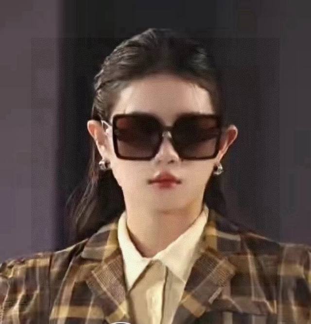 Dior-迪奥 2025开春新款 潮流爆款 时尚方框偏光太阳镜 高品质 佩戴舒适 网红潮款墨镜 型号：D1292