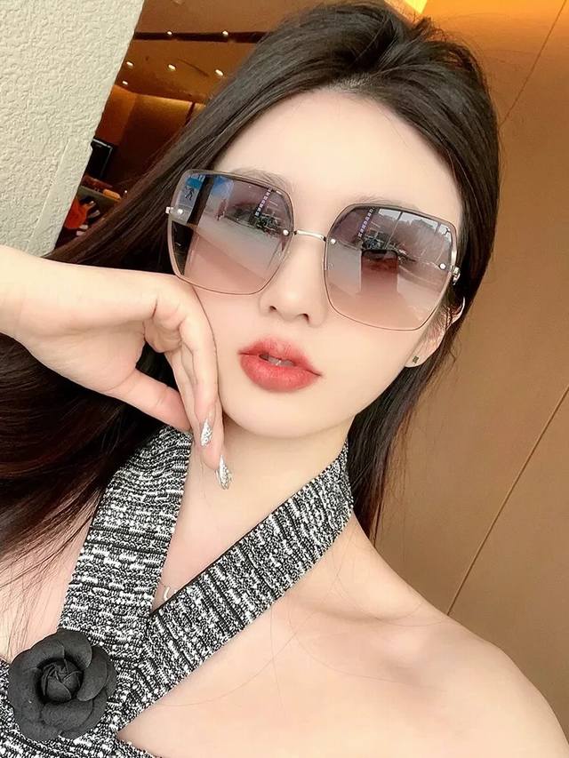 Gucci-古驰意大利进口2025时尚潮流奢华装饰太阳眼镜 尼龙高清太阳镜明星海报款 超高复杂工艺 立体质感十足 认真看细节哈现货型号：75810