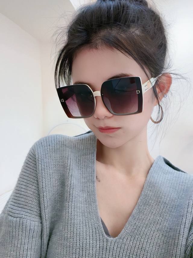 Dior-迪奥 开春新款 潮流爆款 时尚方框偏光太阳镜 高品质 佩戴舒适 网红潮款墨镜 型号 Cd0971