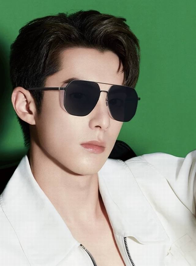 Lv 男款炫彩飞行员偏光太阳镜 材质：高清尼龙加厚卡槽高清偏光镜片 无边框镜架颜型号：L88902