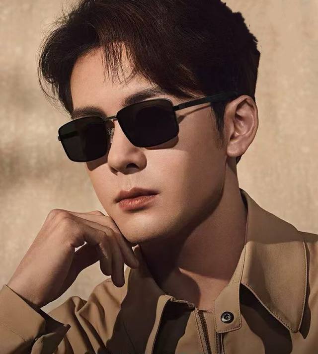 Lv 男款炫彩飞行员偏光太阳镜 材质：高清尼龙加厚卡槽高清偏光镜片 无边框镜架颜型号：L98901