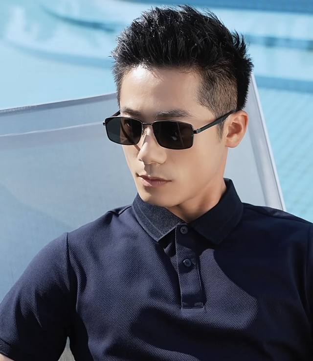 Gucci 男款炫彩飞行员偏光太阳镜 材质：高清尼龙加厚卡槽高清偏光镜片 无边框镜架颜型号：G58902