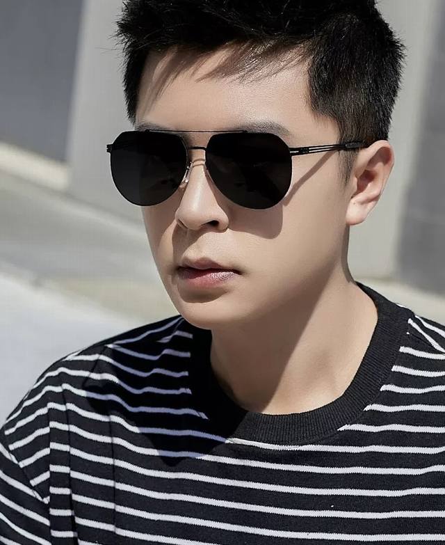 Lv 2025新款男女情侣款太阳镜多边形墨镜Ip电镀永不褪色 超轻超有弹性整幅眼镜无螺丝重要的是压不坏 高清尼龙镜片、精湛的工艺 原版材料 休闲大气不挑人的一款