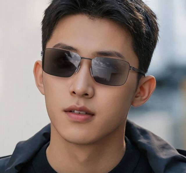 Lv 2025新款男女情侣款太阳镜多边形墨镜Ip电镀永不褪色 超轻超有弹性整幅眼镜无螺丝重要的是压不坏 高清尼龙镜片、精湛的工艺 原版材料 休闲大气不挑人的一款