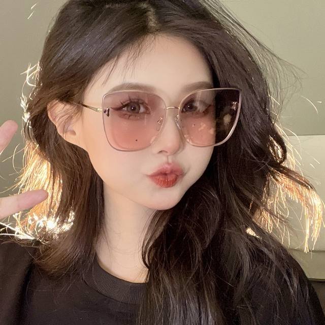 Gucci-古驰意大利进口2025时尚潮流奢华装饰太阳眼镜 尼龙偏光高清太阳镜明星海报款 超高复杂工艺 立体质感十足 认真看细节哈现货型号：G1506