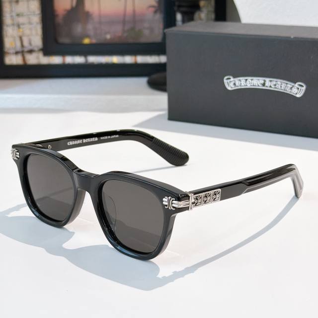 Chrome Heart* Model: Smoke Show Size: 52口21-153