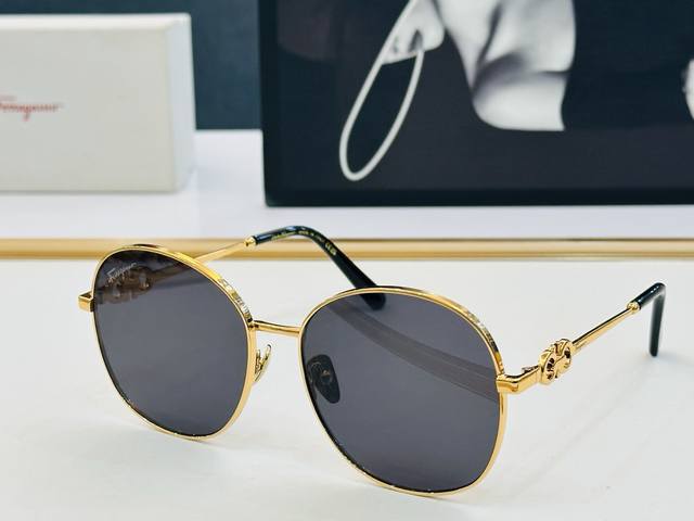 菲拉家 全新设计 Sf51S297 Size：59口16-140 悠闲 每付都精心制作 X 非常独特 太阳镜