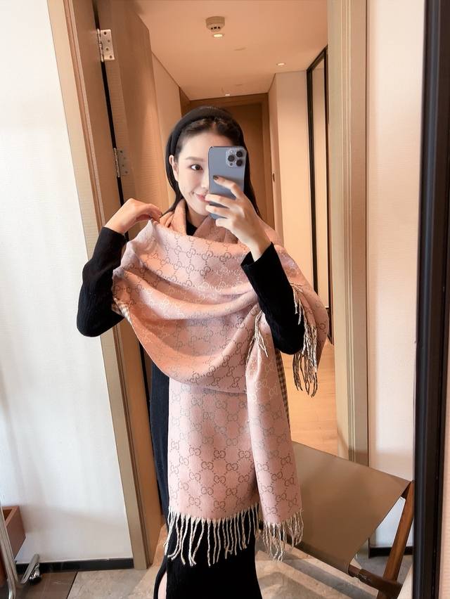 彩色双面 新款 年永不过时，买到都说好女神及日常都非常好搭配的款平时穿搭也非常好搭配，整个人看起来都会神采奕奕好多不用多说，细节品质都看得清楚，绝对获赞的高规格