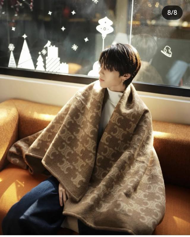 赛琳双面提花家居毛毯 经典赛琳Logo矩阵图案，三段卷边 手感柔软 亲肤感极佳 原版原标 小众好货 车载毛毯 居家御寒 办公午休都是最佳选择 规格140*140