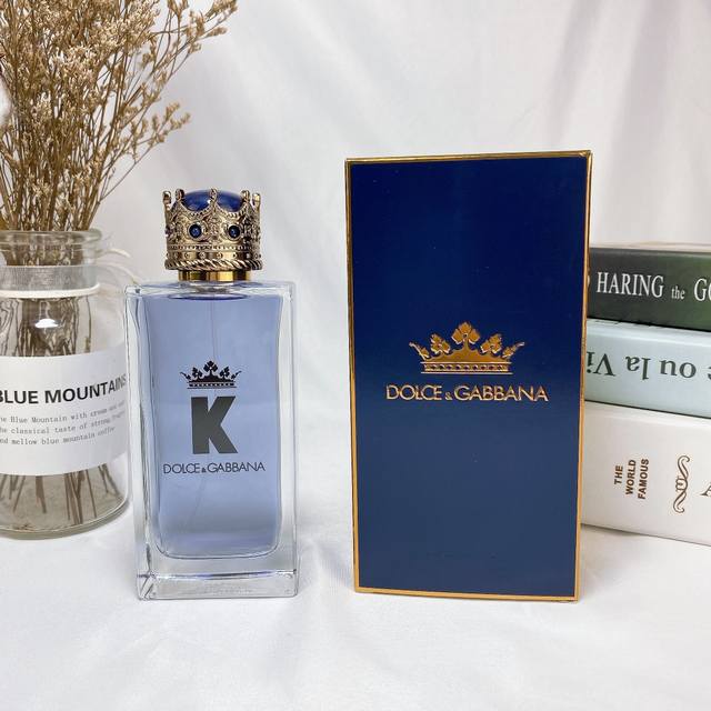 专柜品质 杜嘉班纳 新品 K 皇冠儒雅男士淡香水Edt100Ml 前调 ：柑橘 。柠檬, 血橙。 中调： 青椒 。杜松子 后调： 雪松 。香根草。广霍香