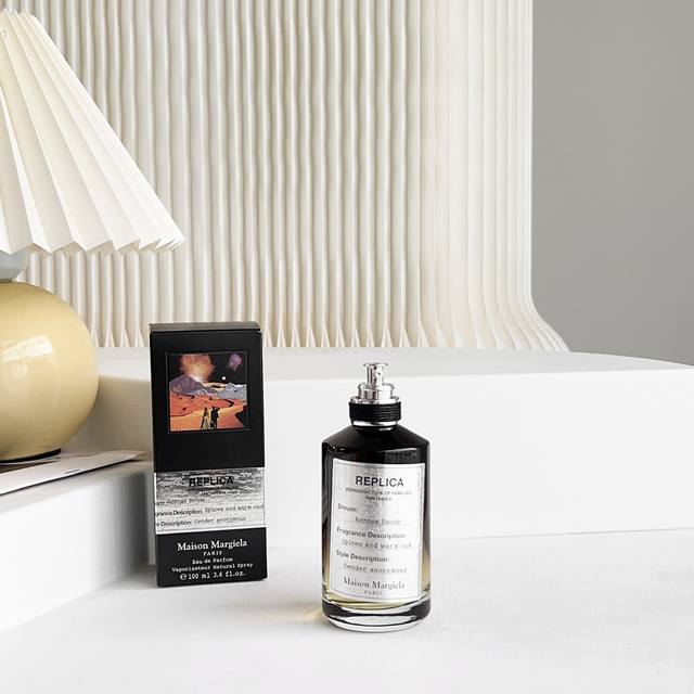 专柜品质 马吉拉沙漠里的暗黑玫瑰 Maison Margiela Fantastic 黑瓶系列 沙漠穿行 Across Sands 香调：木质 气味：沉香 乌木