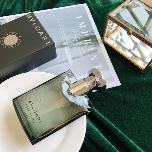 原单品质 Bvlgari 宝格丽 pour Hommme Soir 大吉岭茶夜幽男士香水 瓶身低调干练，奢华优雅，赋予男性亲和、典雅迷人的气质，献给自然优雅，充
