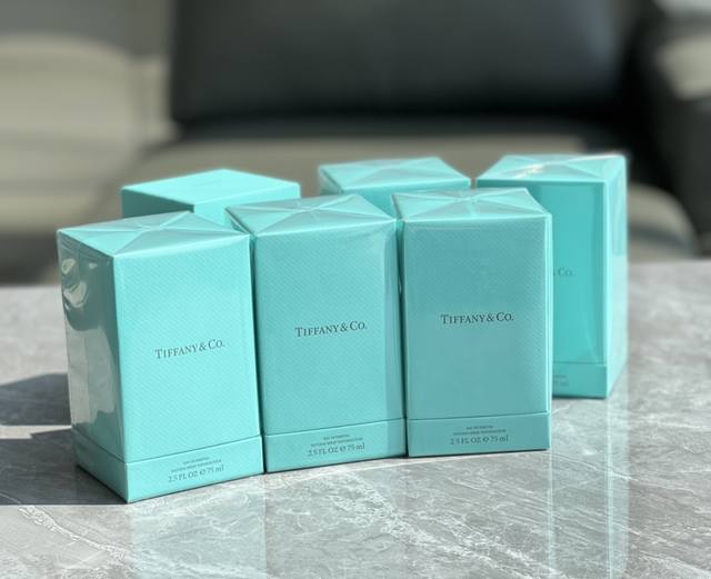 原单品质 一闻难忘职场女生必备的高级气质香！ 味道是一个人性格的独特标记。初闻 Tiffany＆Co.蒂芙尼女士香氛 便封存进了我的嗅觉记忆里，与众不同却又不失