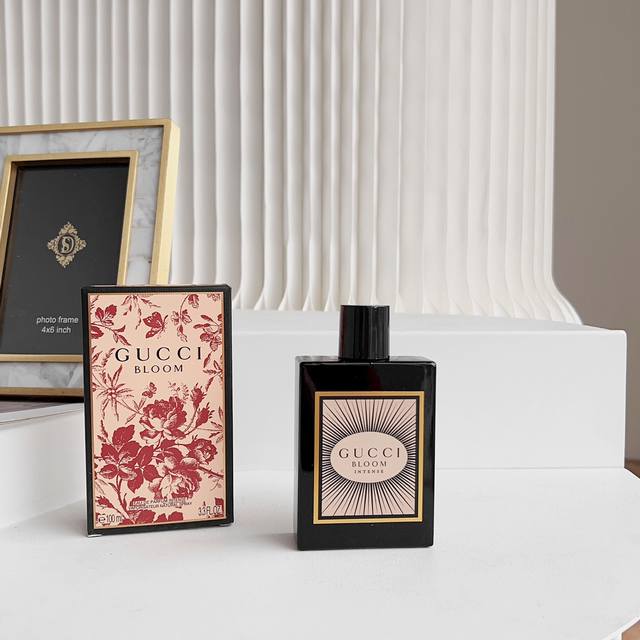 原单品质 Gucci 花悦魅意 新品香水 Gucci新香到店！斩男撩人香100Ml 古驰花悦魅意香水 采摘于黎明之前的夜来香 优雅，迷人，舒适！ 漆黑瓶身映耐月