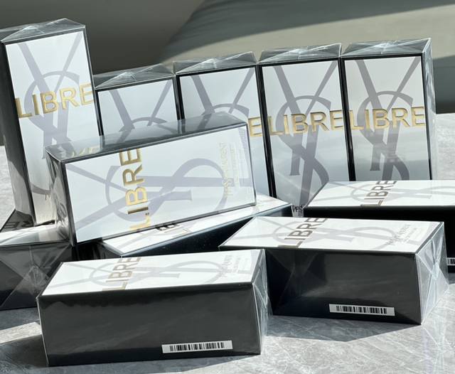 专柜品质 女王香自由至上，真女王不讲情爱 Ysl Libre 自由之水～香味足够悠长，源源不断地渗染，越闻越觉得，薰衣草真是妙物啊，作为经典馥奇香调的核，用在男