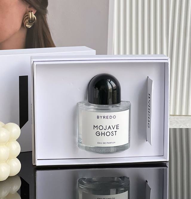 专柜品质 荒漠之魂 前调:人参果 麝香 中调:紫罗兰 檀木 木兰 后调:麝香 龙滟香 雪松 荒漠孤魂不要被它这个可怕的名字吓到！香味其实是非常甜美的！一开始能闻