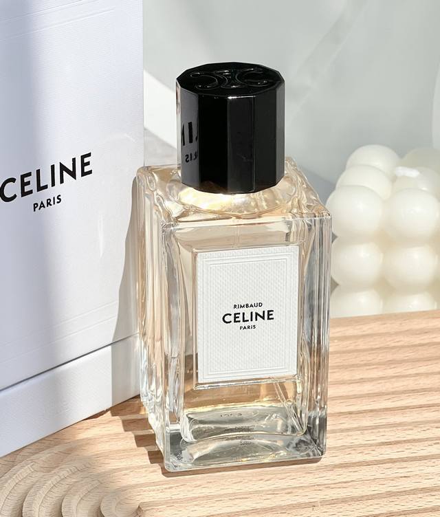 专柜品质 这款香水延用Celine高定香水系列匠心设计的长方形香水瓶，延续了法国玻璃工艺的卓越传统。运用颇具质感的玻璃和黑漆饰面呈现奢美质感，打造更加醒目的瓶身
