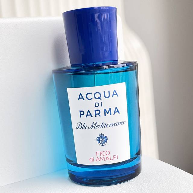 高品质 帕尔马阿玛菲无花果淡香水75Ml 前调：葡萄柚、香柠檬、柠檬、香橼 中调：粉红胡椒、茉莉、无花果 尾调：雪松、无花果树、 安息用了帕尔马之水的阿玛菲无花