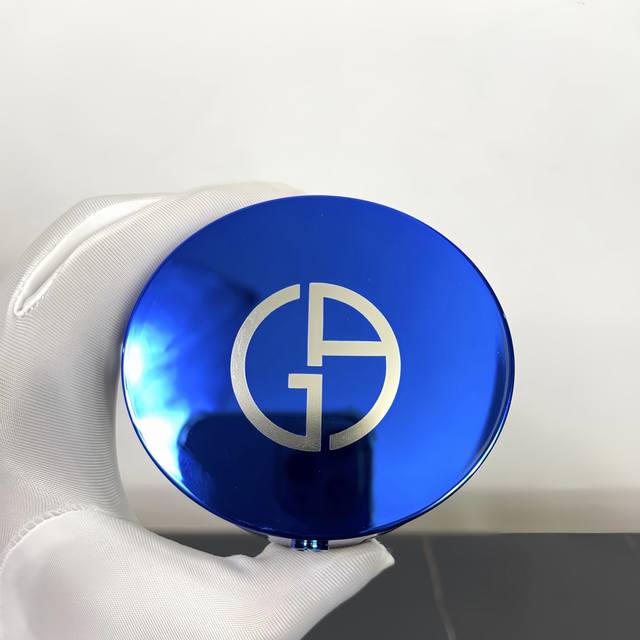 高品质 阿玛尼蓝色气垫塑封版。可配中文标 78Wner编码！3色：2#-3#-4#。 正品质量气垫膏状质地，有点像粉底膏的水润版。含有30%水分的清爽质地，增加