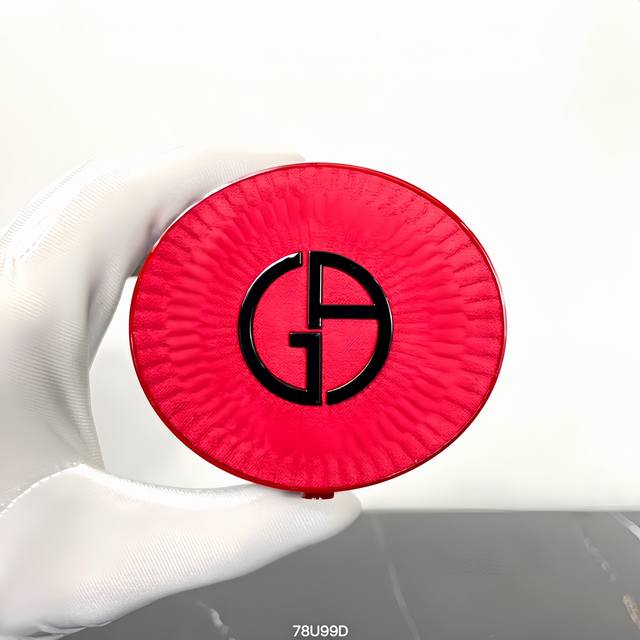 高品质 阿玛尼麂皮红色气垫。 78U99D编码！2色：2-3-4。 壳芯分开装一芯一壳被阿玛尼新款麂皮气垫惊艳到了！高遮瑕力随便拍拍脸上的斑点，痘痘，痘印，马上