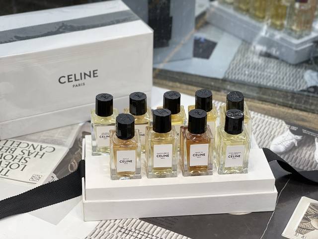 专柜品质 Celine 新年的新款 10Ml*9的Celine高定香水礼盒！选择困难综合症患者的福音，迷你瓶一手可以握三个的大小，一盒搞定9款，拧盖，没有喷头，