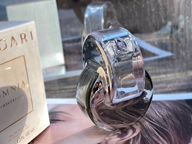 专柜品质 Bvlgari宝格丽天之骄女白晶白水晶晶莹纯香女士香水65Ml 香调：清新东方调 前味：竹子、丰山水梨、佛手柑、香柠、橙花醇、蜜柑 中味：蓮花、白牡丹