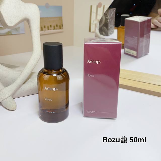 高品质 Aesop伊索 Rozu馥浓香水50Ml 香调：花香调 前调：玫瑰紫苏 粉红胡椒香柠檬苦橙 中调：玫瑰愈创木茉莉依兰 后调：檀香木香根草 广藿香麝香没药