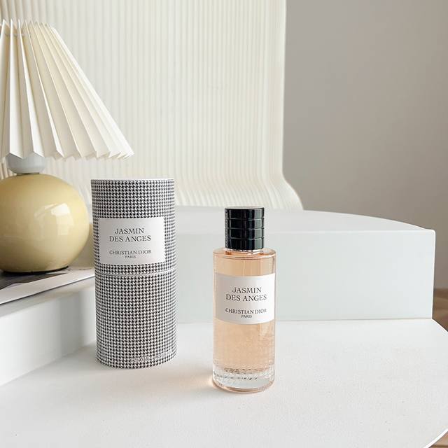 专柜品质 迪奥典藏千鸟格香水素馨佳人125Ml 迪奥典藏千鸟格香水素馨佳人125Ml 迪奥典藏系列 千鸟格香水素馨佳人125Ml Dior Jasmin Des