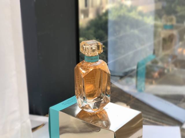 专柜品质 蒂芙尼玫瑰金香水75Ml新款Tiffany玫瑰金女香 明艳动人的秋日来信整个9月入手最让我惊喜的！是这瓶蒂芙尼新款玫瑰金女士香水这是我入的第四瓶Tif