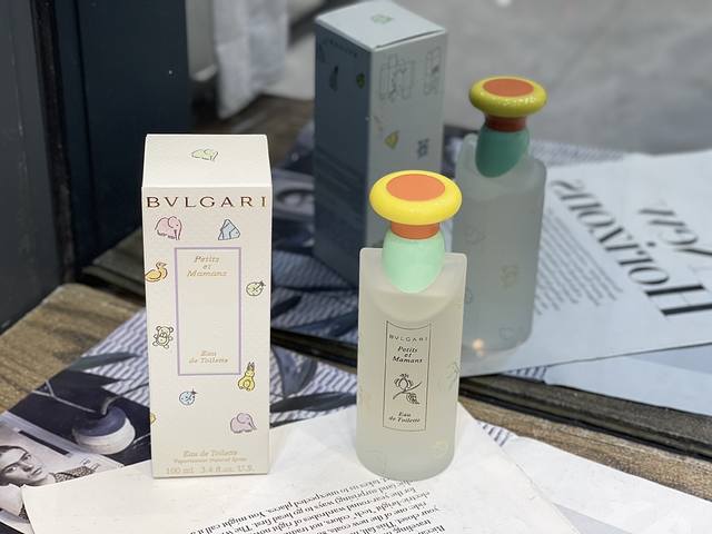 专柜品质 Bvlgari宝格丽甜蜜宝贝女士淡香水100Ml持久清新花香 清新花香调 * 前调:橙子 香柠檬 巴西红木 * 中调:向日葵 洋甘菊 玫瑰 * 后调: