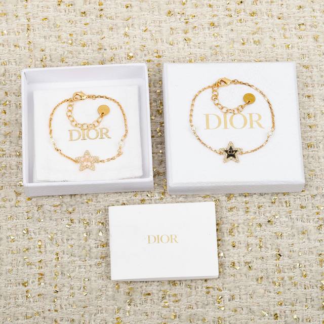 250651 我们出品 预售25号左右出货，Zp6240！量大咨询客Fu Dor五角星Cd手链 26年早春Cruise最新款！精致又貌美，怎么搭配怎么好看五角星