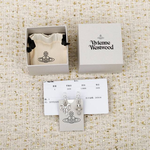 250648 我们出品 预售25号左右出货，Zp3160，宝宝，什么是快乐星球，来，这就是快乐星球 Viviennewestwood 绝美立体爱心耳环！重磅推荐