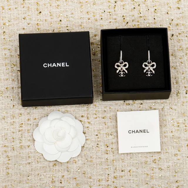 250647 我们出品 预售25号左右出货！量大咨询客Fu 香 蝴蝶结吊双C耳环 本季必入爆款25K新款项链火到炸裂，美到窒息，不买真心对不起自己蝴蝶结实在是太