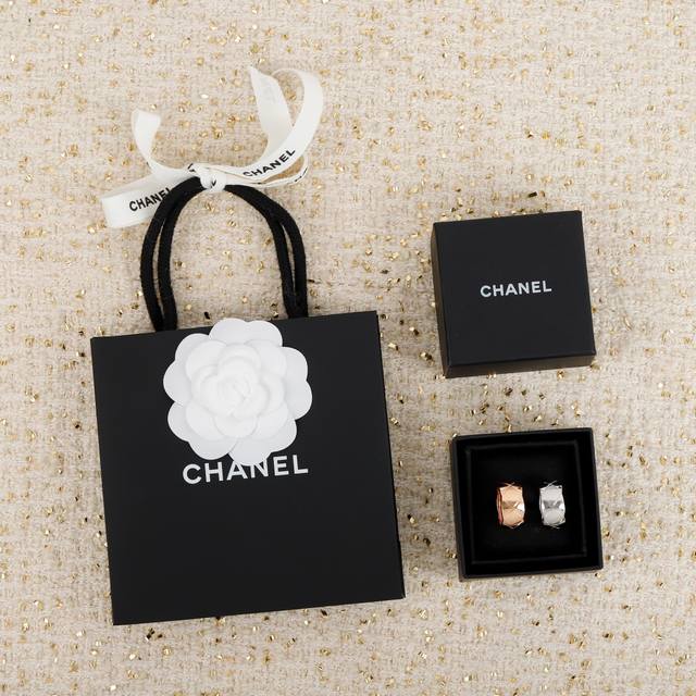 203182 我们出品 菱格宽版无钻戒指 Zp24050+ 认准真正购入珠宝类Zp开发的，只做对版的可以订制真金真钻，量大咨询客Fu 菱格Coco Crush系