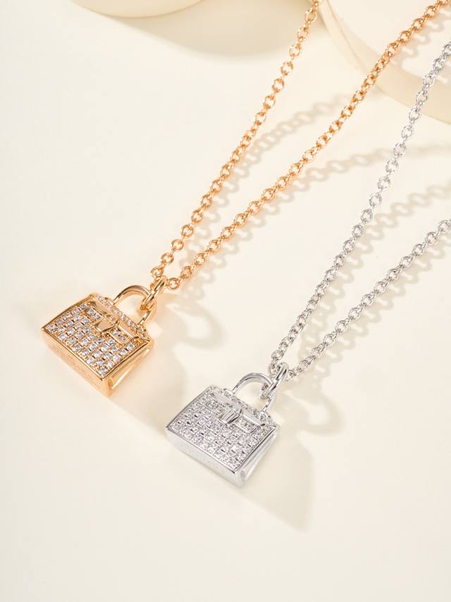 p价 每个女孩看到都会发热的包包项链，看到Kelly包包，女孩的脑门可能会发热！嗯！发热 39度的那种！会大呼好漂亮哦 毫无疑问Kelly包包项链是属于甜美女孩