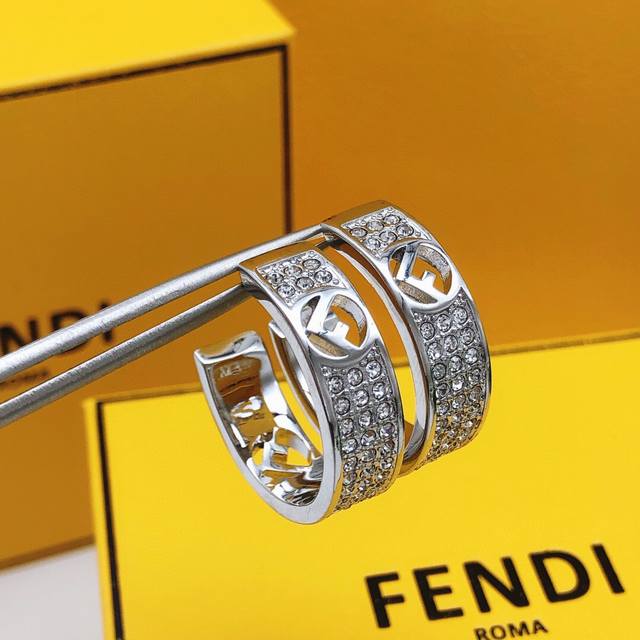 编号Fded0008 芬迪耳环圆形耳勾