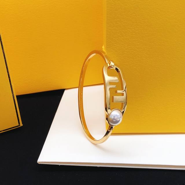 编号Fdsz0007 芬迪Ff手镯光面