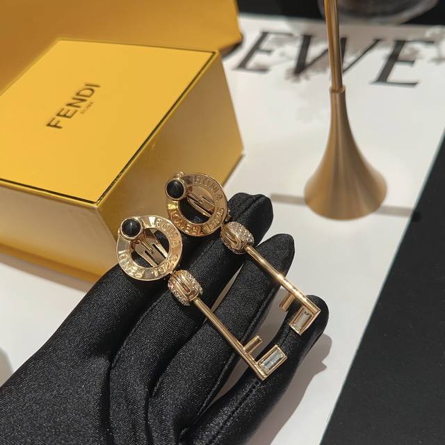 编号Fded0006 芬迪耳钉钥匙花 Master Key耳环 Fd秋冬新品 经典钥匙设计 休闲个性时尚单品