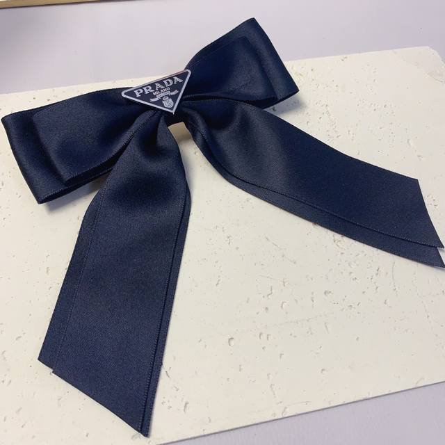 prada普拉达 普拉达弹簧夹 官网同款三角牌织带发夹弹簧夹 韩版小仙女必入单品 宝藏款 闭眼入推荐款 单个 配发箍盒