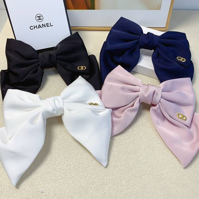 Dior迪奥 Dior发夹 蝴蝶简约Logo发夹弹簧夹 日常精致小单品 气质百搭小仙女必入单品 名媛风十足～宝藏款 闭眼入推荐款 单个