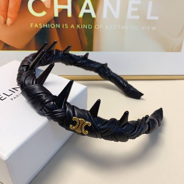 Celine赛琳 凯旋门发箍 羊皮窄版轻奢风发箍气质百搭小仙女必入单品名媛风十足～宝藏款 闭眼入推荐款 单个